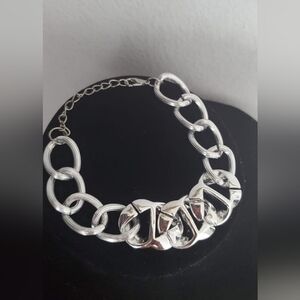 Chunky Circle Chain Silver Tone Bracelet. 🌴